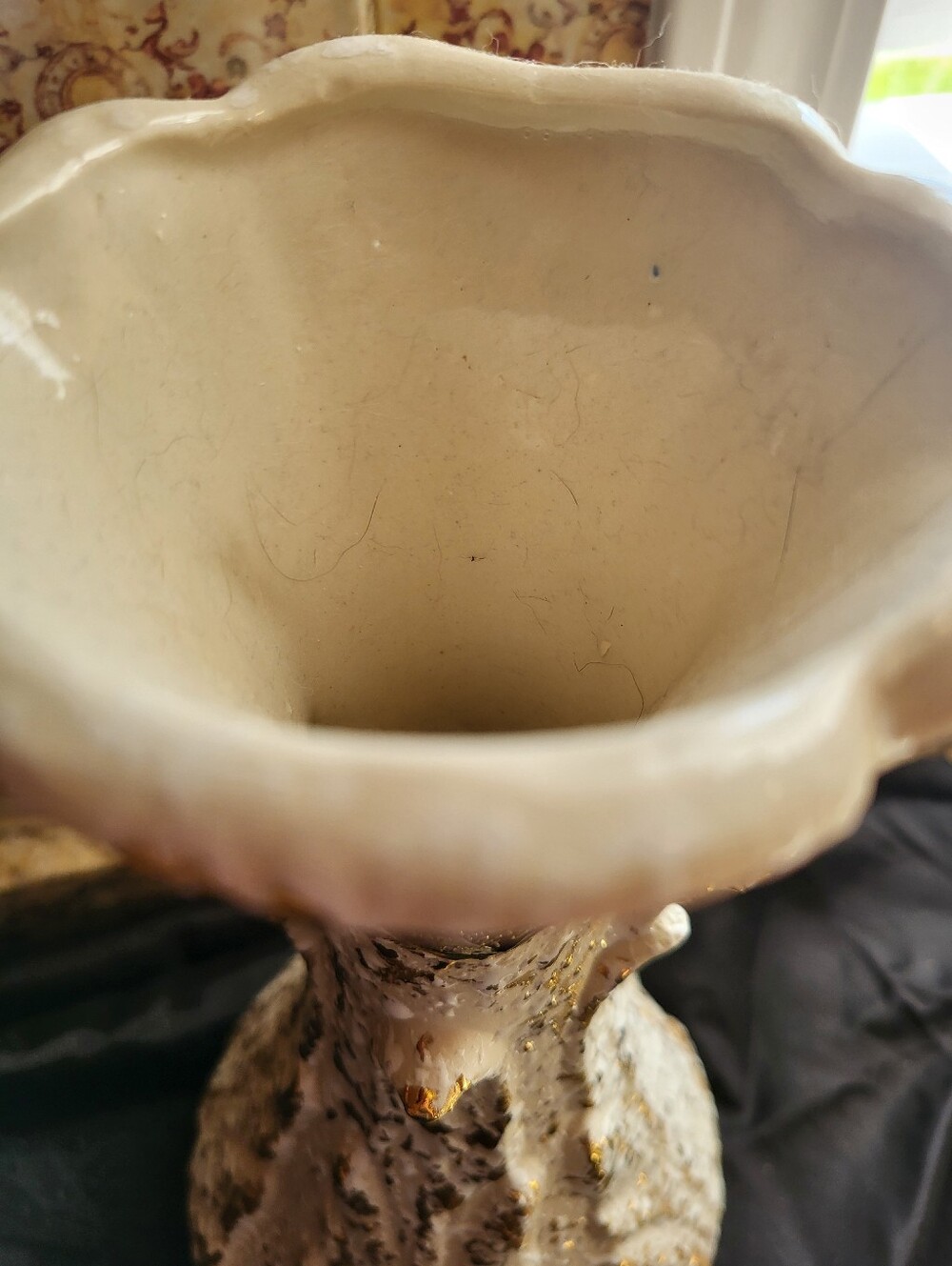 Savory China 12 In. Vase With 24 Kt. Splattered Gold Throughout. - Picture 3 of 16